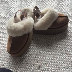 UGG Funkette Platform Slipper